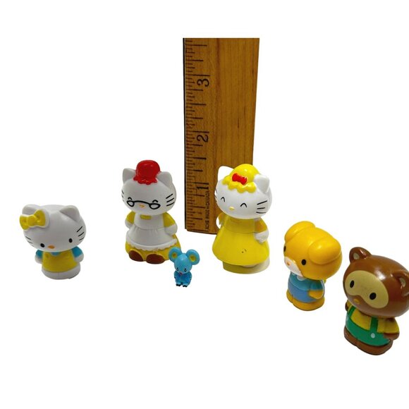 Sanrio Hello Kitty PVC Mini Figures Lot 6 Joey Mama Grand Mother Racoon Bear - Picture 9 of 10